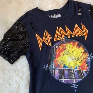 Def Leppard shirt